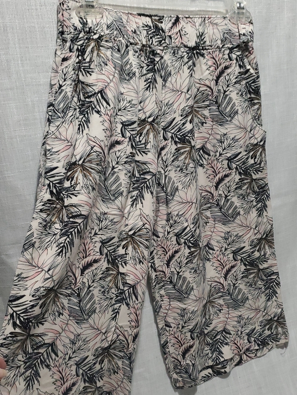 Soundstyle  Sz S Tropical Print Wide Leg Bwrmuda Shorts Black & Cream Elastic